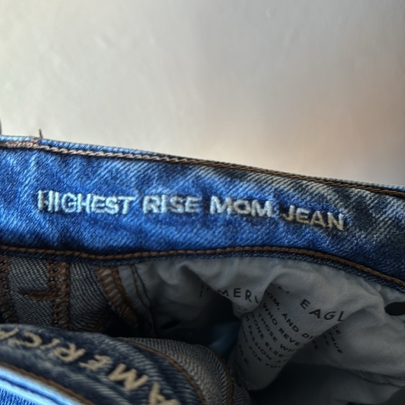 American Eagle Highest Rise Mom Jeans Size 4 - Picture 5 of 6